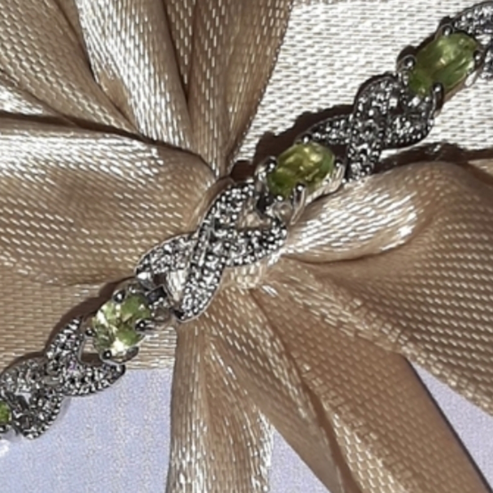 📿💎Beautiful! 925 Solid Sterling Silver, Peridot & Diamond Bracelet💎📿